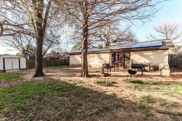 2108 Warwick Drive, Arlington, TX 76015