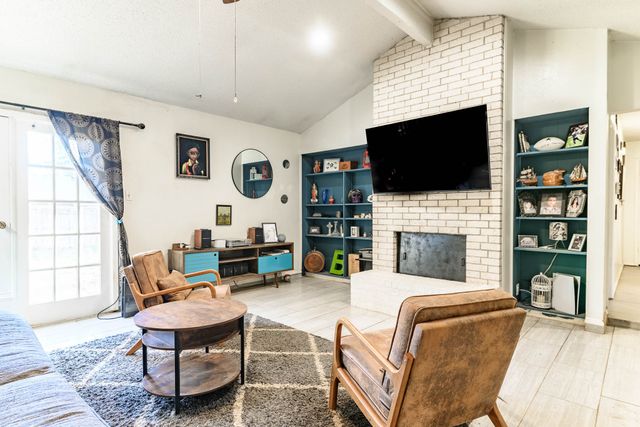 2108 Warwick Drive, Arlington, TX 76015