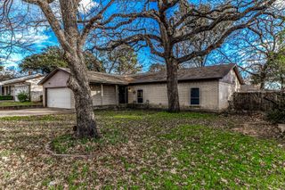 2108 Warwick Drive, Arlington, TX 76015