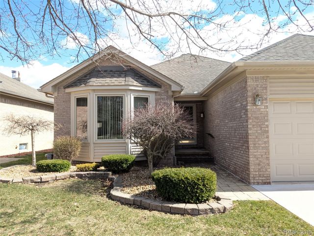 17845 Pointe Circle, Clinton Charter Township, MI 48038