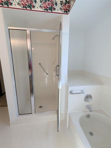 17845 Pointe Circle, Clinton Charter Township, MI 48038