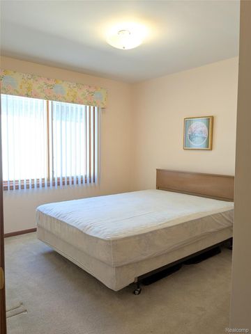 17845 Pointe Circle, Clinton Charter Township, MI 48038