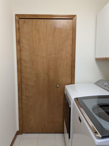 17845 Pointe Circle, Clinton Charter Township, MI 48038