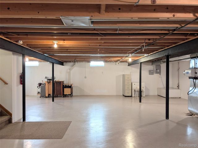 17845 Pointe Circle, Clinton Charter Township, MI 48038