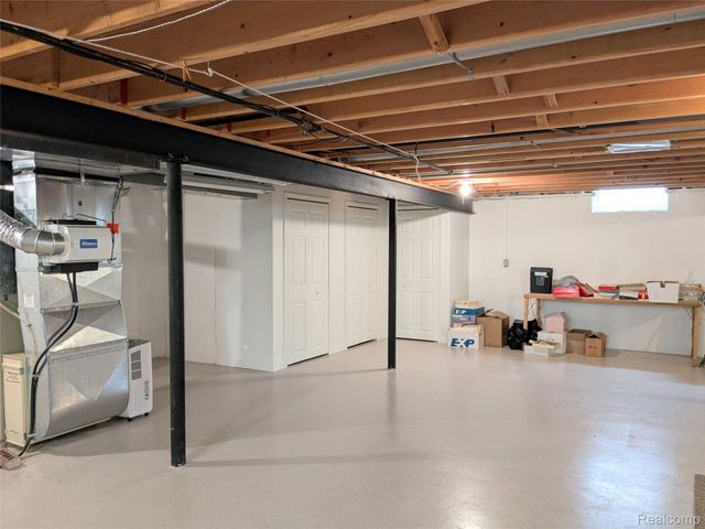 17845 Pointe Circle, Clinton Charter Township, MI 48038