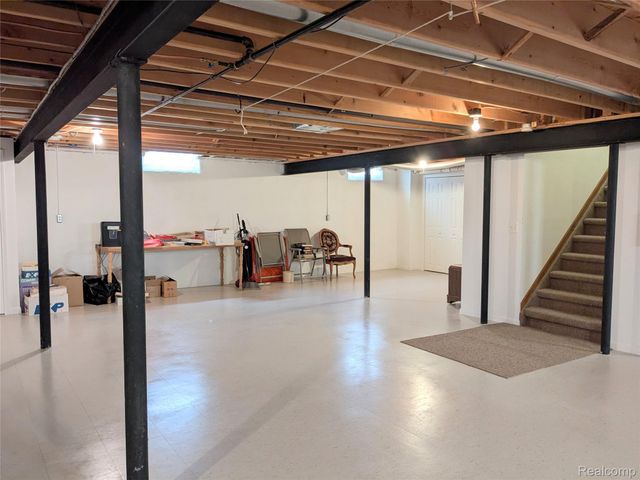 17845 Pointe Circle, Clinton Charter Township, MI 48038