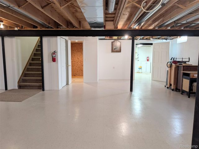 17845 Pointe Circle, Clinton Charter Township, MI 48038