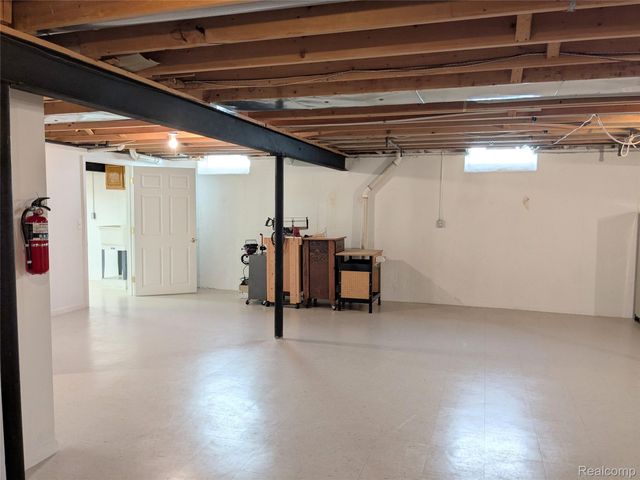 17845 Pointe Circle, Clinton Charter Township, MI 48038