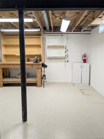 17845 Pointe Circle, Clinton Charter Township, MI 48038