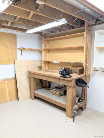 17845 Pointe Circle, Clinton Charter Township, MI 48038