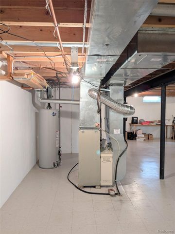 17845 Pointe Circle, Clinton Charter Township, MI 48038