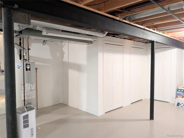 17845 Pointe Circle, Clinton Charter Township, MI 48038