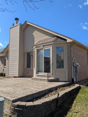 17845 Pointe Circle, Clinton Charter Township, MI 48038