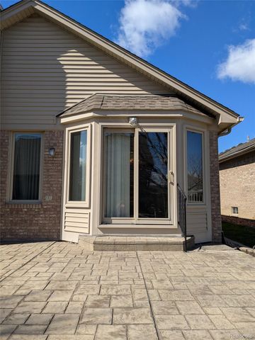 17845 Pointe Circle, Clinton Charter Township, MI 48038