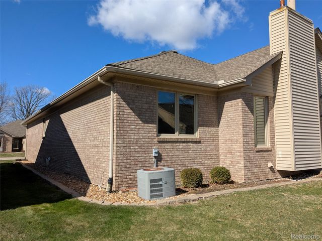 17845 Pointe Circle, Clinton Charter Township, MI 48038