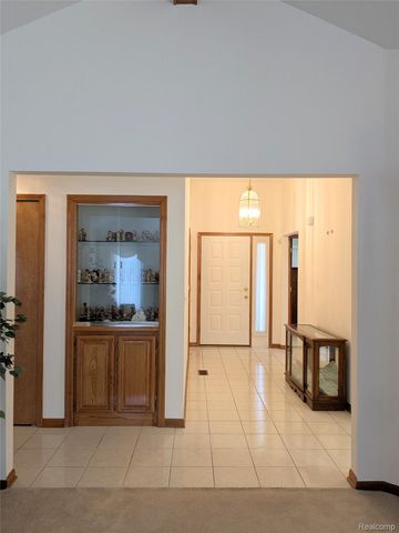 17845 Pointe Circle, Clinton Charter Township, MI 48038