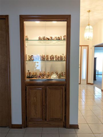 17845 Pointe Circle, Clinton Charter Township, MI 48038