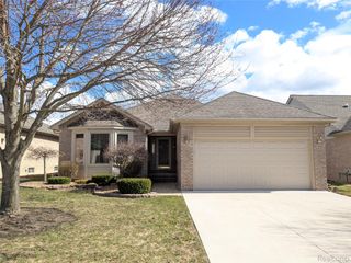 17845 Pointe Circle, Clinton Charter Township, MI 48038