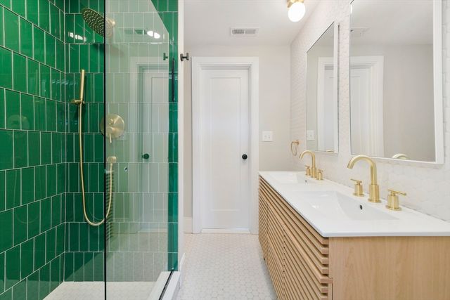 127 Saratoga 3, Boston, MA 02128