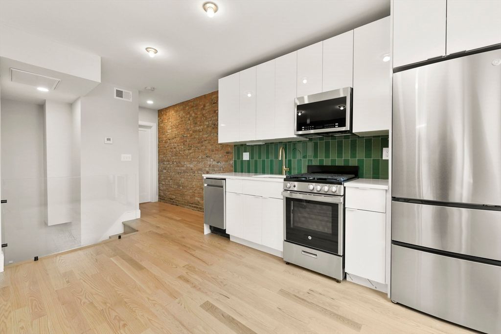 127 Saratoga 3, Boston, MA 02128