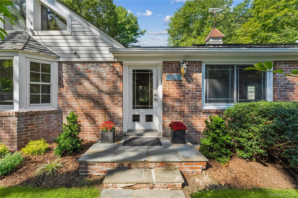 29 Squiretown Road D, Hampton Bays, NY 11946