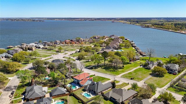 90 Beach Walk Boulevard, Conroe, TX 77304