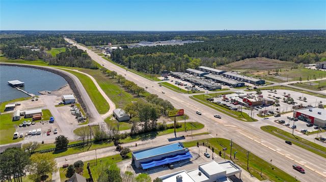 90 Beach Walk Boulevard, Conroe, TX 77304