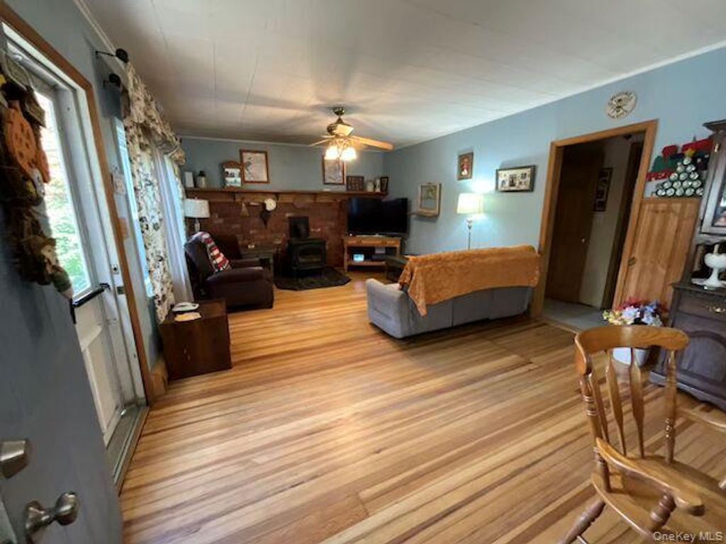 207 Mount Vernon Avenue, Medford, NY 11763 — photo 2