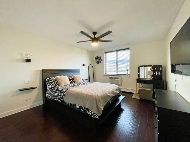 9725 S Karlov Avenue 208, Oak Lawn, IL 60453