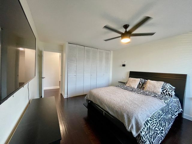 9725 S Karlov Avenue 208, Oak Lawn, IL 60453