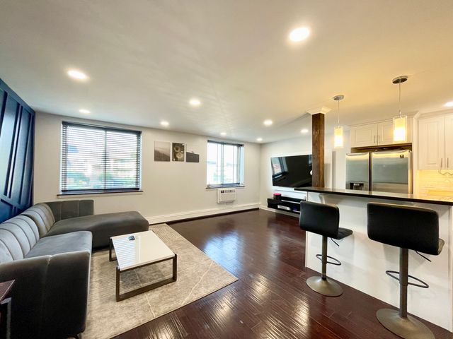 9725 S Karlov Avenue 208, Oak Lawn, IL 60453