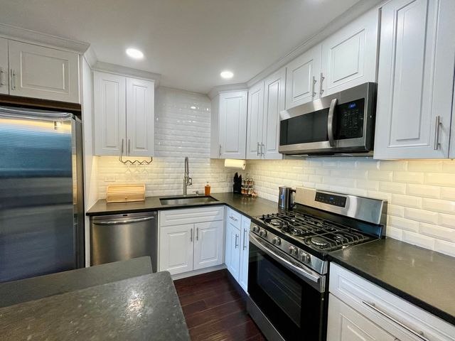 9725 S Karlov Avenue 208, Oak Lawn, IL 60453