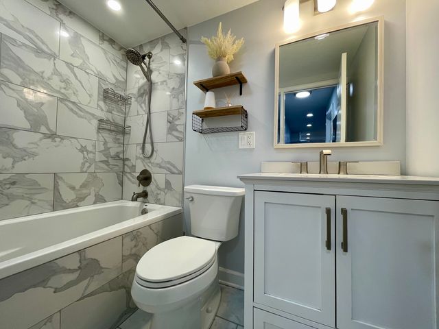 9725 S Karlov Avenue 208, Oak Lawn, IL 60453