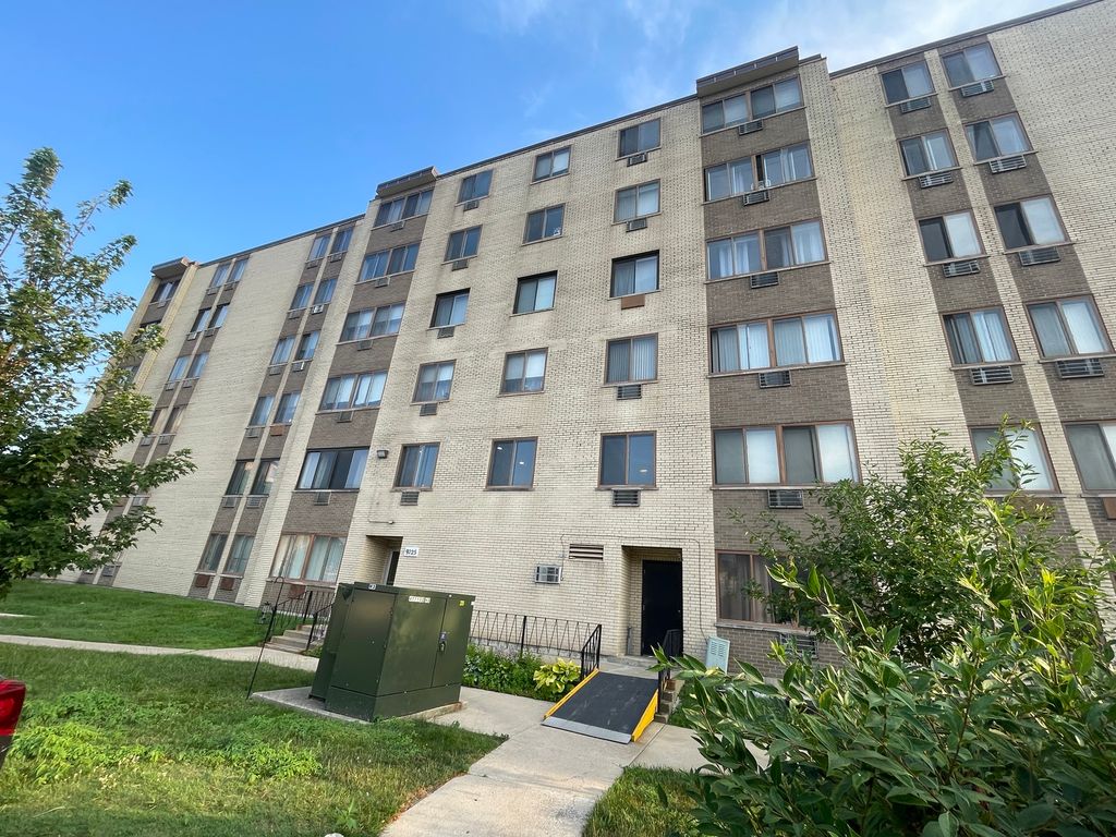9725 S Karlov Avenue 208, Oak Lawn, IL 60453