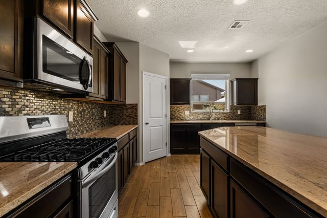 5208 Via Nube, Santa Fe, NM 87507