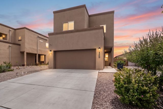 5208 Via Nube, Santa Fe, NM 87507