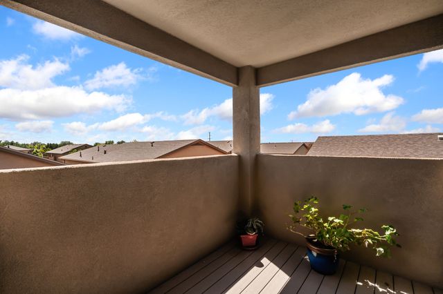 5208 Via Nube, Santa Fe, NM 87507