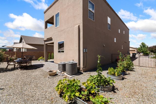 5208 Via Nube, Santa Fe, NM 87507