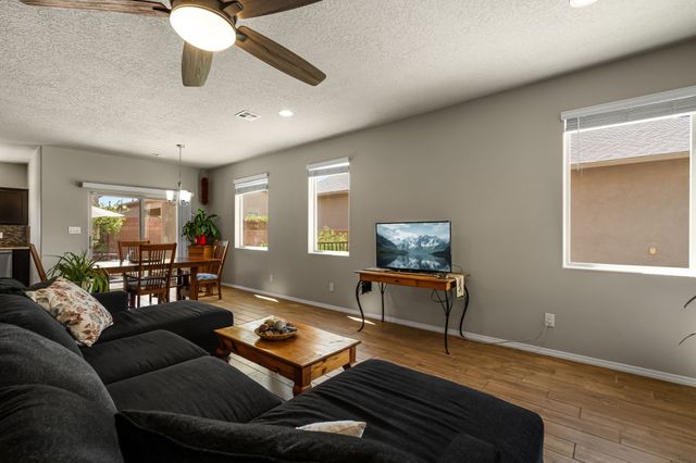 5208 Via Nube, Santa Fe, NM 87507