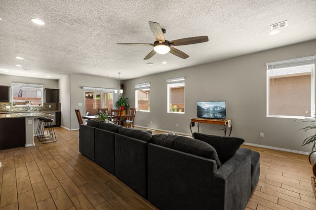5208 Via Nube, Santa Fe, NM 87507