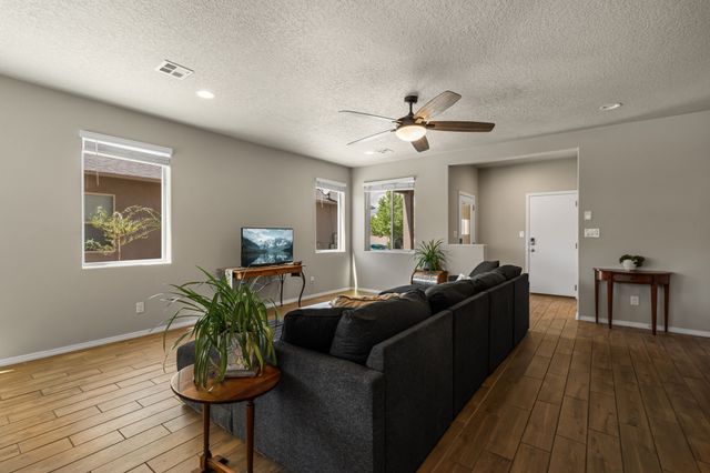 5208 Via Nube, Santa Fe, NM 87507