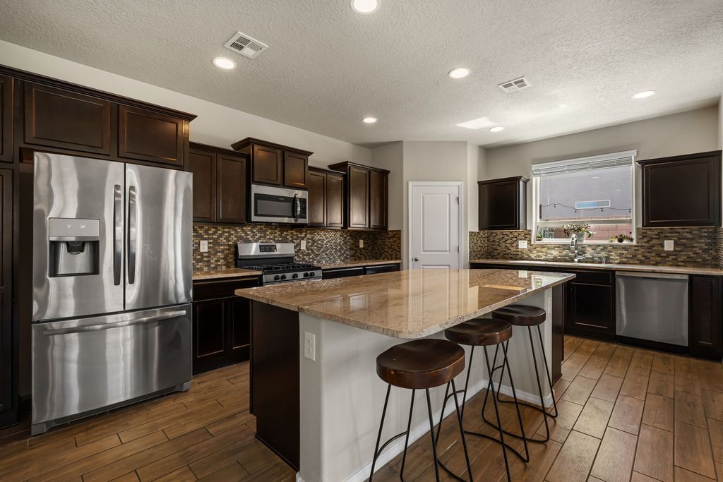 5208 Via Nube, Santa Fe, NM 87507