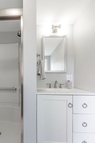 10 Elm Ct, Andover, MA 01810