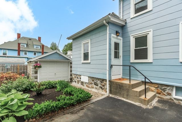 10 Elm Ct, Andover, MA 01810