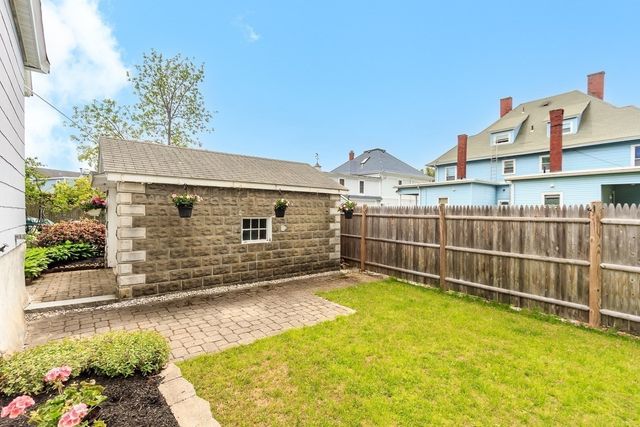10 Elm Ct, Andover, MA 01810
