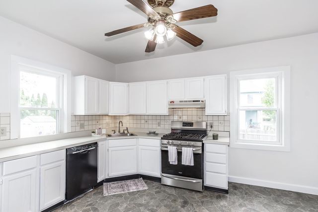 10 Elm Ct, Andover, MA 01810