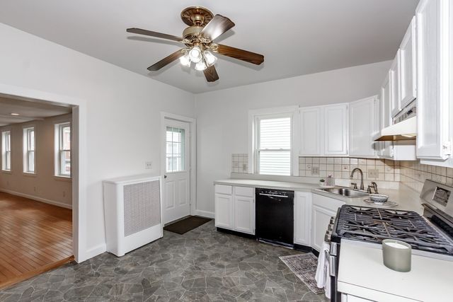 10 Elm Ct, Andover, MA 01810