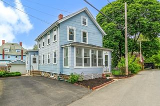 10 Elm Ct, Andover, MA 01810