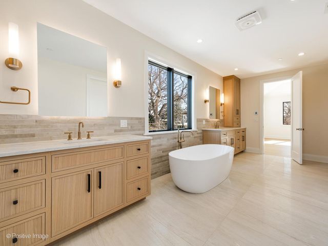 414 Laurel Avenue, Wilmette, IL 60091