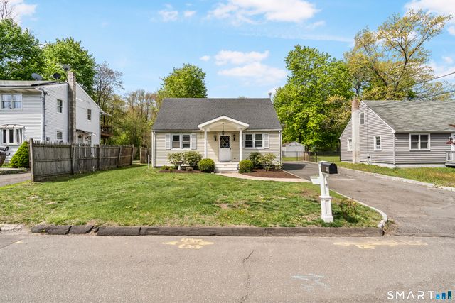 40 Hakim St Extension, Danbury, CT 06810